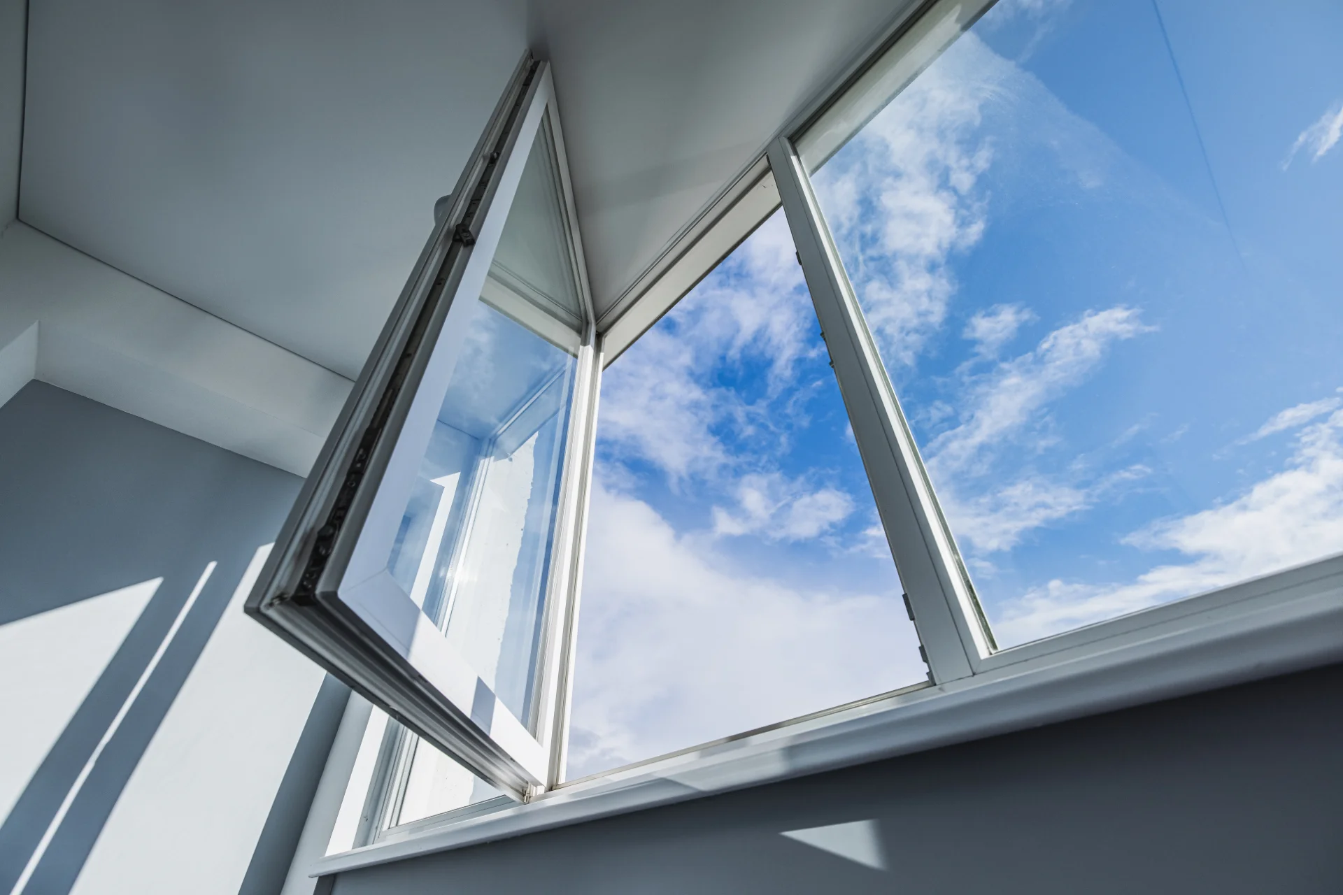 VLX 80 Casement Window in Jacksonville, FL | Meridian Windows and Doors Jacksonville - detail 1